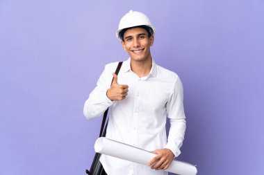 Genç mimar arka planda izole edilmiş bir şekilde baş parmak hareketi yapıyor.