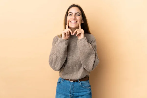 Jonge Blanke Vrouw Geïsoleerde Achtergrond Glimlachen Met Een Vrolijke Aangename — Stockfoto