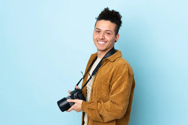 Fotógrafo Hombre Sobre Fondo Azul Aislado — Foto de Stock