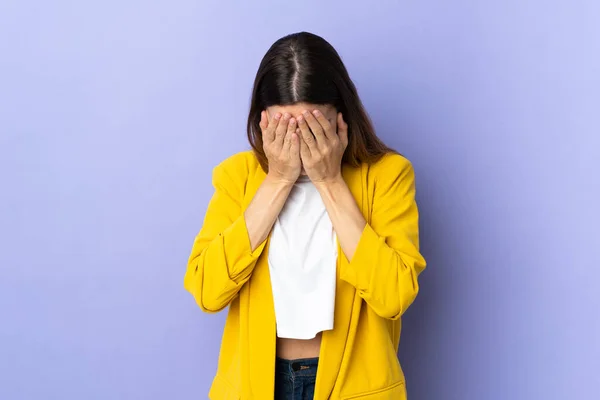 Junge Kaukasierin Mit Müdem Und Krankem Gesichtsausdruck — Stockfoto