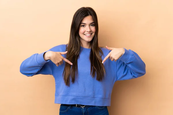 Tiener Braziliaanse Meisje Geïsoleerde Achtergrond Trots Zelfvoldaan — Stockfoto