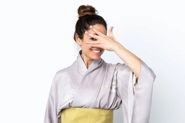 Mujer Usando Kimono Sobre Fondo Aislado Cubriendo Los Ojos Con —  Fotos de Stock