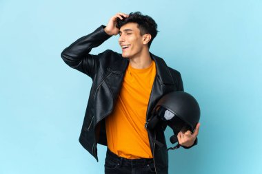 Motosiklet kasklı Arjantinli adam bir şey fark etti ve çözüme niyetlendi.