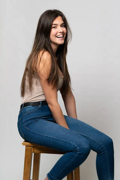 Adolescente Menina Brasileira Sobre Fundo Isolado — Fotografia de Stock