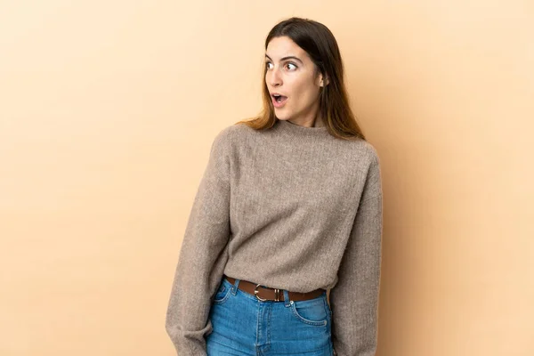 Young Caucasian Woman Isolated Background Doing Surprise Gesture While Looking — Stock Photo, Image