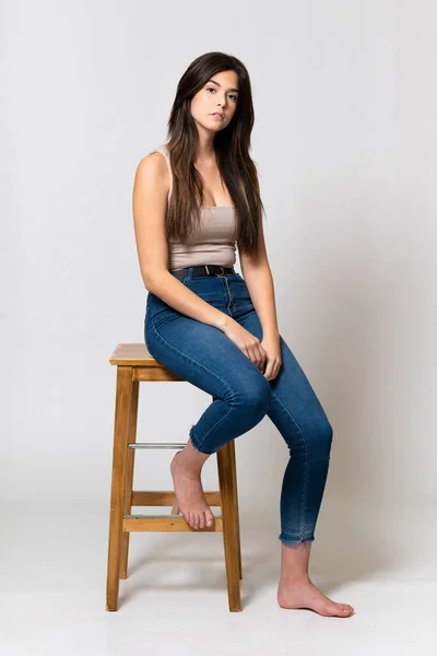 Teenager Brazilské Dívka Přes Izolované Pozadí — Stock fotografie