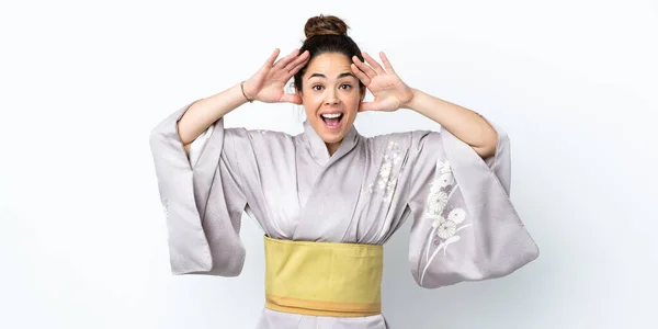 Mujer Usando Kimono Sobre Fondo Aislado Con Expresión Sorpresa —  Fotos de Stock