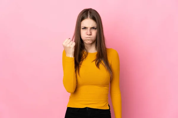 Junge Kaukasierin Isoliert Auf Rosa Hintergrund Mit Unglücklichem Gesichtsausdruck — Stockfoto