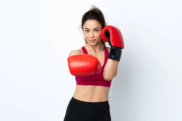 Sportlerin Vor Isoliertem Weißen Hintergrund Mit Boxhandschuhen — Stockfoto