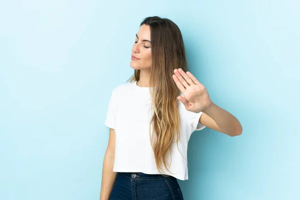 Jeune Femme Caucasienne Sur Fond Isolé Faire Arrêter Geste Déçu — Photo