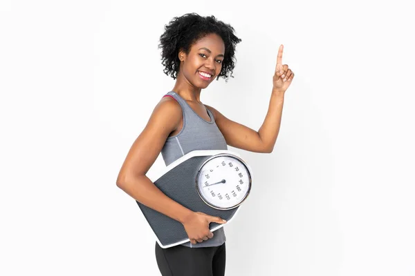 Young African American Woman Isolated White Background Holding Weighing Machine — Stock Photo, Image