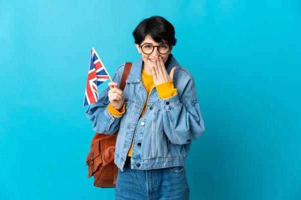 Žena Držící Britskou Vlajku Nad Izolované Pozadí Šťastný Usmívající Pokrývající — Stock fotografie