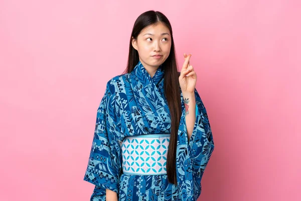 Joven Chica China Usando Kimono Sobre Fondo Aislado Con Los —  Fotos de Stock