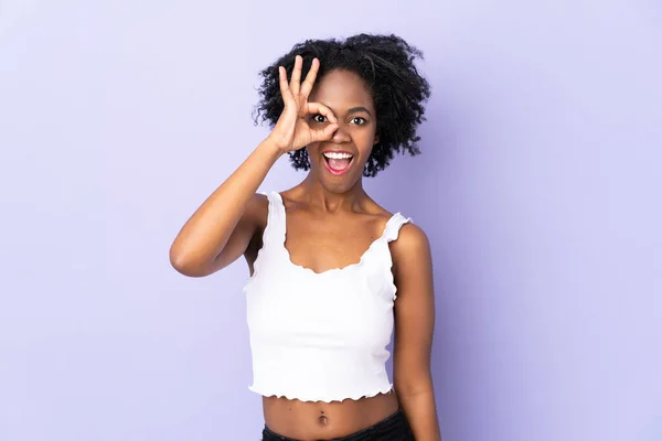 Young African American Woman Isolated Purple Background Showing Sign Fingers — Stock Photo, Image