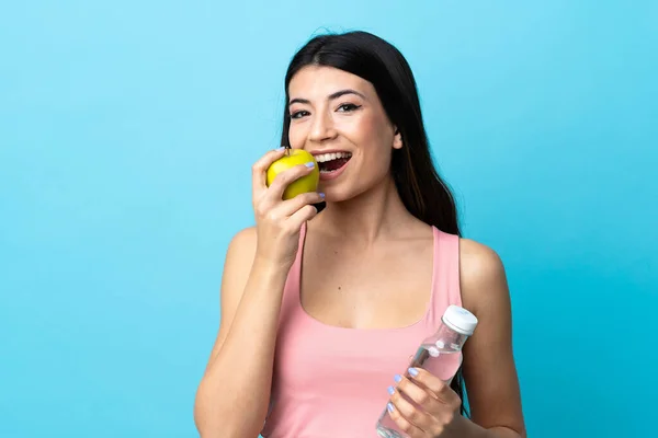 Joven Morena Sobre Fondo Azul Aislado Con Una Botella Agua — Foto de Stock