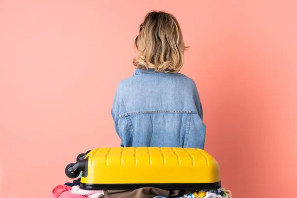 Mulher Adolescente Com Salada Isolada Fundo Azul Posição Traseira — Fotografia de Stock