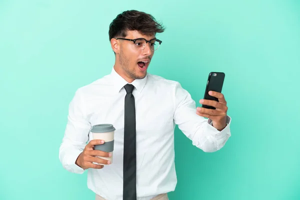 Geschäftsmann Isoliert Auf Blauem Hintergrund Mit Kaffee Zum Mitnehmen Und — Stockfoto