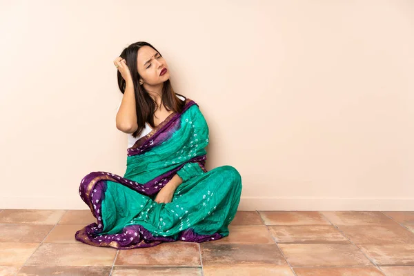 Young Indian Woman Sitting Floor Having Doubts While Scratching Head — Stock Photo, Image