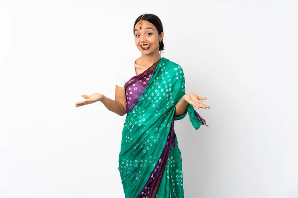 Jonge Indiaanse Vrouw Geïsoleerd Witte Achtergrond Gelukkig Glimlachen — Stockfoto