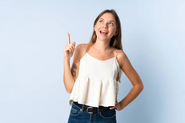 Jovem Lituana Mulher Isolada Fundo Azul Apontando Para Cima Surpreso — Fotografia de Stock