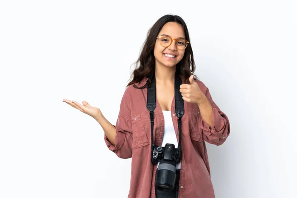 Young Photographer Woman Isolated White Background Holding Copyspace Imaginary Palm — Stock Photo, Image