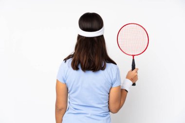 Genç badminton oyuncusu kadın izole edilmiş beyaz arka planda