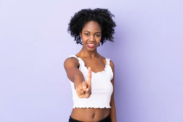 Young African American Woman Isolated Purple Background Showing Lifting Finger — Stock Photo, Image