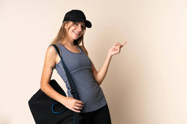 Joven Deportista Mujer Lituana Sosteniendo Una Bolsa Deporte Aislada Sobre —  Fotos de Stock