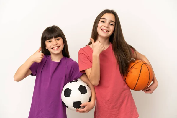 Irmãzinhas Jogando Futebol Basquete Isolado Fundo Branco Dando Gesto Polegar — Fotografia de Stock