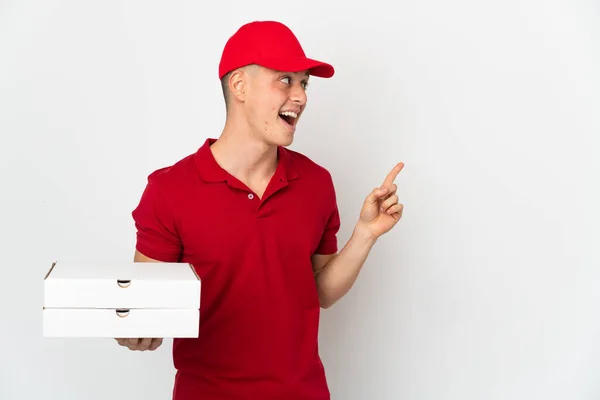 Repartidor Pizza Con Uniforme Trabajo Recogiendo Cajas Pizza Aisladas Sobre — Foto de Stock