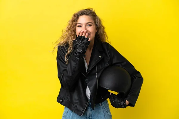 Mujer Rubia Joven Con Casco Motocicleta Aislado Sobre Fondo Amarillo — Foto de Stock