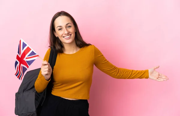 Young Hispanic Woman Holding United Kingdom Flag Extending Hands Side — Stock Photo, Image