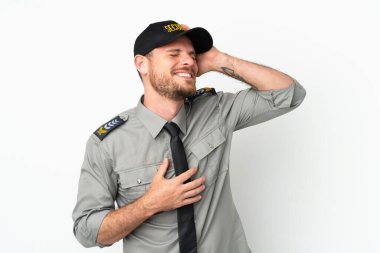 Genç güvenlik Brezilyalı adam beyaz arka planda izole edilmiş, çok gülümsüyor.