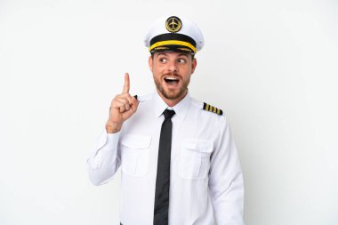 Brezilya 'lı uçak pilotu beyaz arka planda izole edildi.