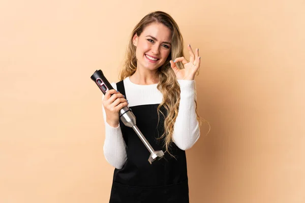 Young Brazilian Woman Using Hand Blender Isolated Beige Background Showing — Stock Photo, Image