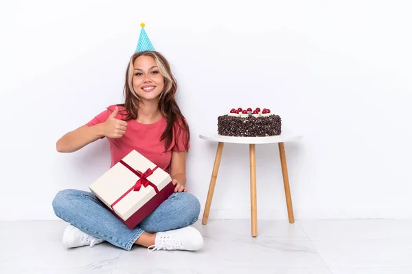 Joven Chica Rusa Celebrando Cumpleaños Sentado Uno Suelo Aislado Sobre —  Fotos de Stock