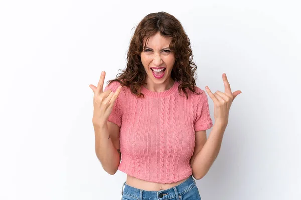 Jovem Com Cabelo Encaracolado Isolado Fundo Branco Fazendo Gesto Chifre — Fotografia de Stock