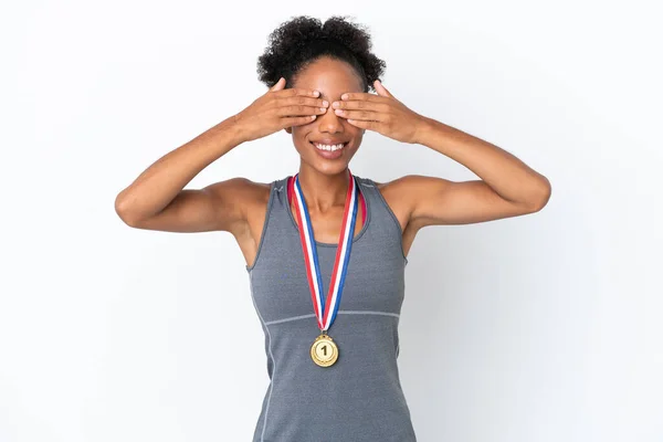Joven Mujer Afroamericana Con Medallas Aisladas Sobre Fondo Blanco Cubriendo —  Fotos de Stock