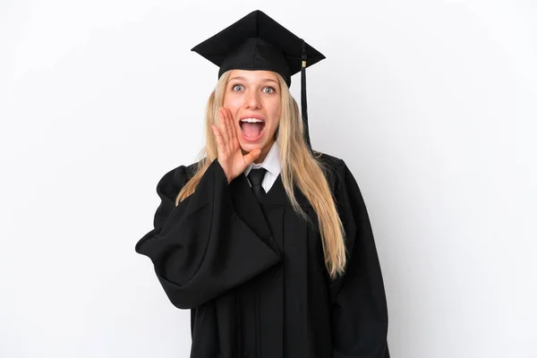 Giovane Laureata Donna Caucasica Isolato Sfondo Bianco Con Sorpresa Scioccato — Foto Stock