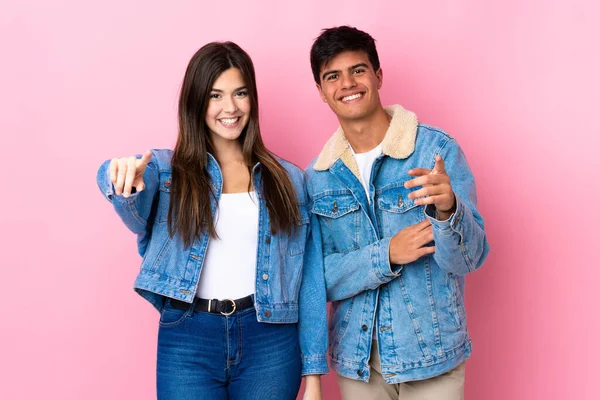 Young Couple Isolated Pink Background Points Finger You Confident Expression — Stock Photo, Image