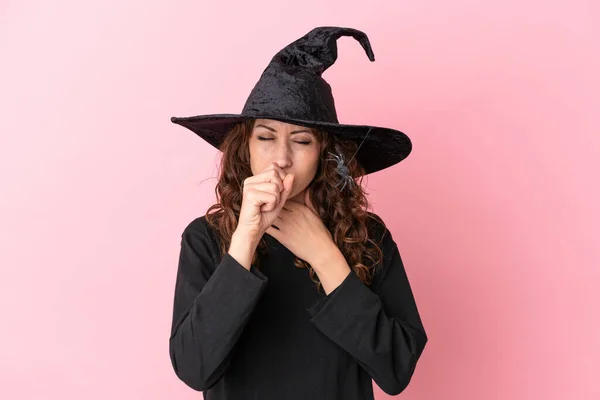 Joven Mujer Caucásica Celebrando Halloween Aislado Sobre Fondo Rosa Está —  Fotos de Stock