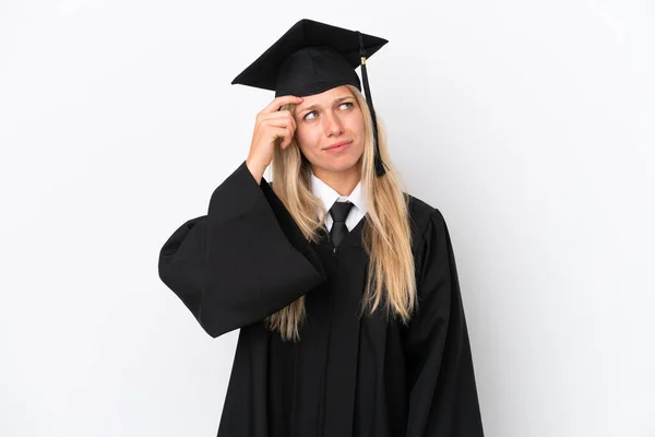 Giovane Laureata Donna Caucasica Isolato Sfondo Bianco Avendo Dubbi Con — Foto Stock