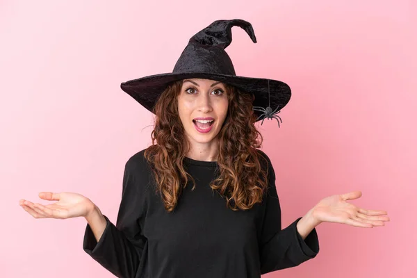 Joven Mujer Caucásica Celebrando Halloween Aislada Sobre Fondo Rosa Con —  Fotos de Stock