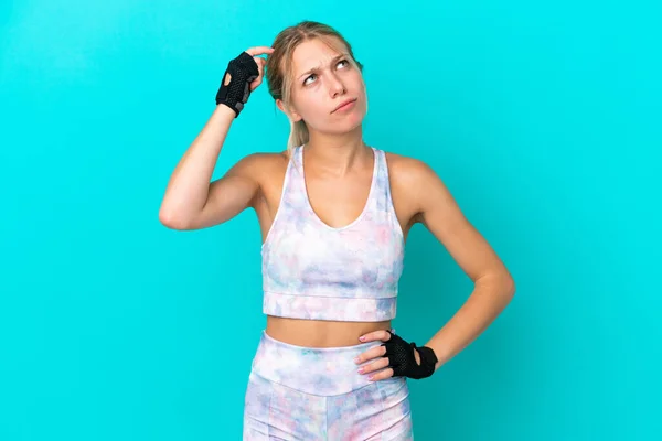 Sport Caucasian Woman Isolated Blue Background Having Doubts Confuse Face — Stock Photo, Image