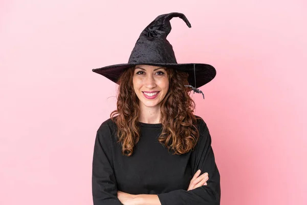 Joven Mujer Caucásica Celebrando Halloween Aislada Sobre Fondo Rosa Manteniendo —  Fotos de Stock