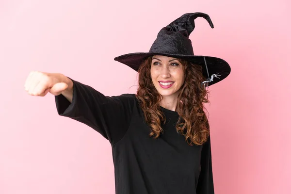 Joven Mujer Caucásica Celebrando Halloween Aislado Sobre Fondo Rosa Dando —  Fotos de Stock