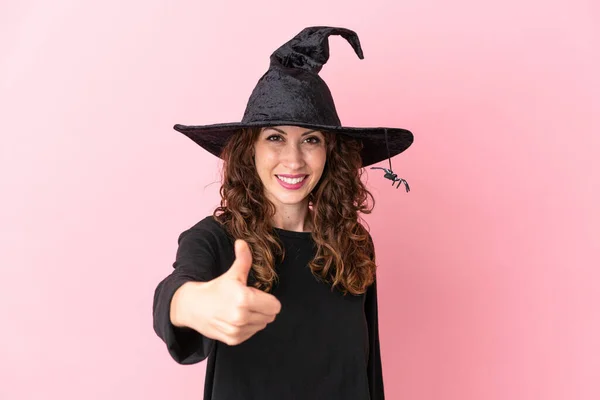 Giovane Donna Caucasica Che Celebra Halloween Isolato Sfondo Rosa Dando — Foto Stock