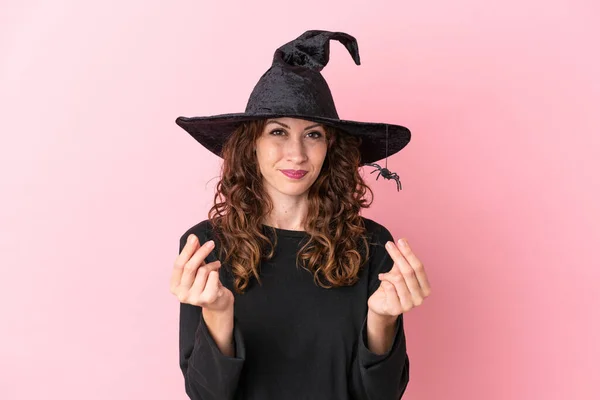 Joven Mujer Caucásica Celebrando Halloween Aislada Sobre Fondo Rosa Haciendo —  Fotos de Stock