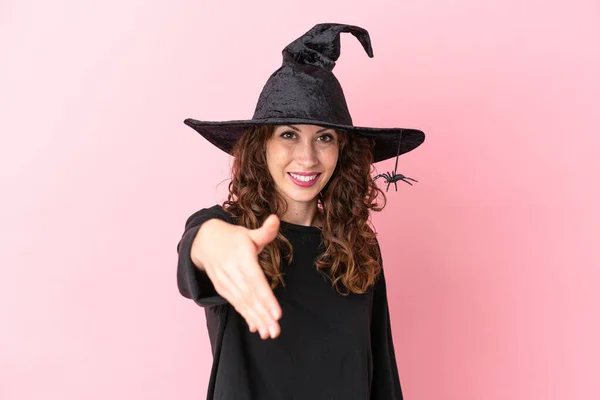 Joven Mujer Caucásica Celebrando Halloween Aislado Sobre Fondo Rosa Estrechando —  Fotos de Stock