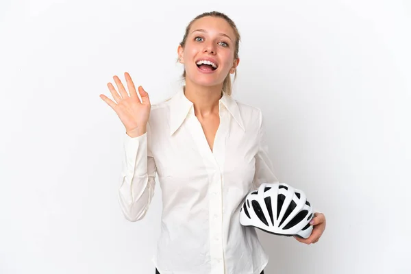 Mulher Caucasiana Negócios Com Capacete Bicicleta Isolado Fundo Branco Saudando — Fotografia de Stock